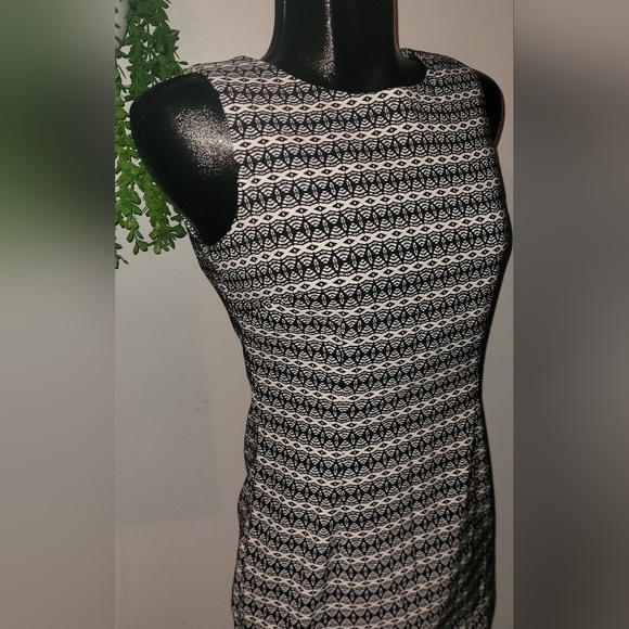 Mario Serrani B/W pattern dress Size 6 - Picture 2 of 7